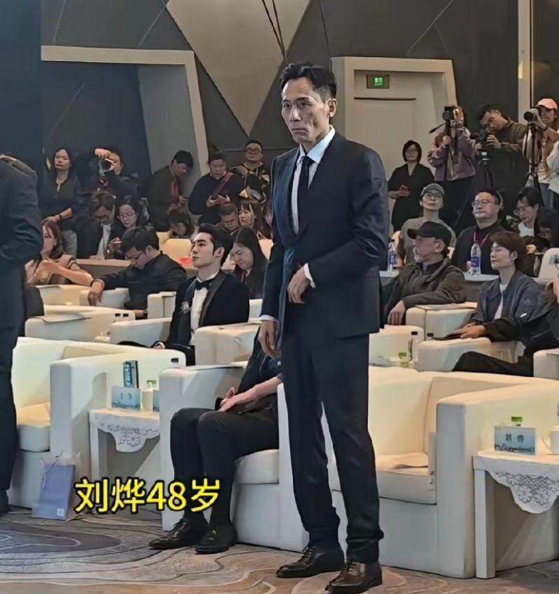 48岁的刘烨，给所有中年男演员们提了个醒。不管你粉丝多不多，不管你演技好不好