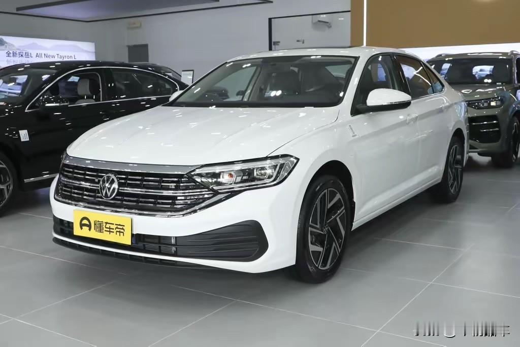 一汽大众速腾和探歌该怎么选？同样的指导价，购车预算相差不大。相同的动力结构，前者