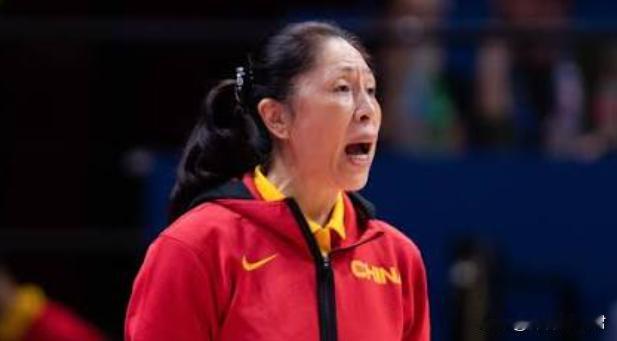 郑薇实话实说！昨天晚上，中国女篮61：94输给美国女篮！虽然输掉这场比赛，但不