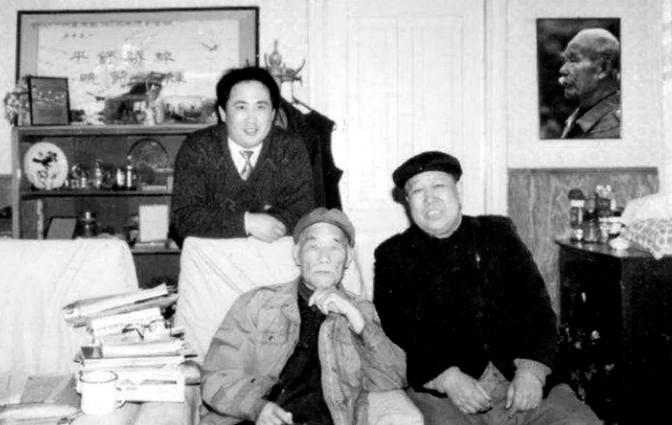1978年，原华北军区副参谋长孙毅中将外出理发，理完发后感觉还太长，让理发师再给
