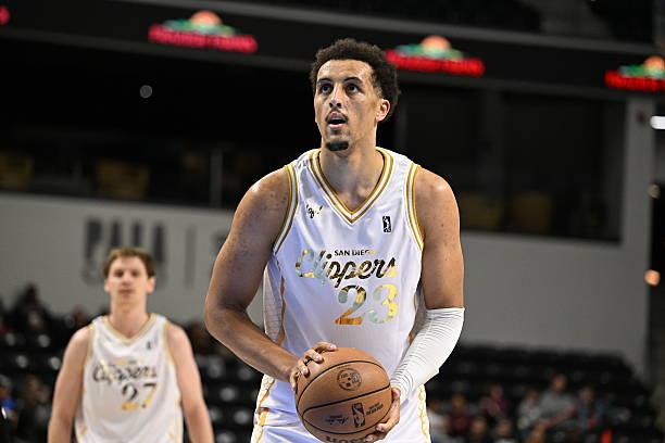 洛杉矶快船将会用一份十日短合同签下之前效力于球队在NBA发展联盟的下属球队圣迭戈