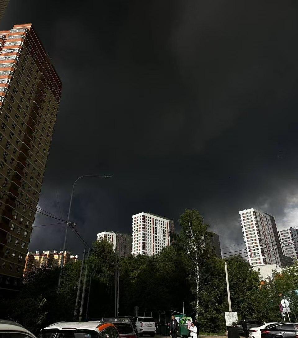 爆了，爆了，又爆了！莫斯科上空被炸黑了！莫斯科防空大战，俄军击落乌军无人机。但是