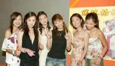 当年《还珠格格3》庆功照，没滤镜没美颜，这才看出琼瑶眼光真毒，女明星个个灵动得很