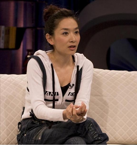 当年王芳不顾父母的反对，嫁给大自己15岁的教授，但让王芳没想到的是从怀孕到生产，