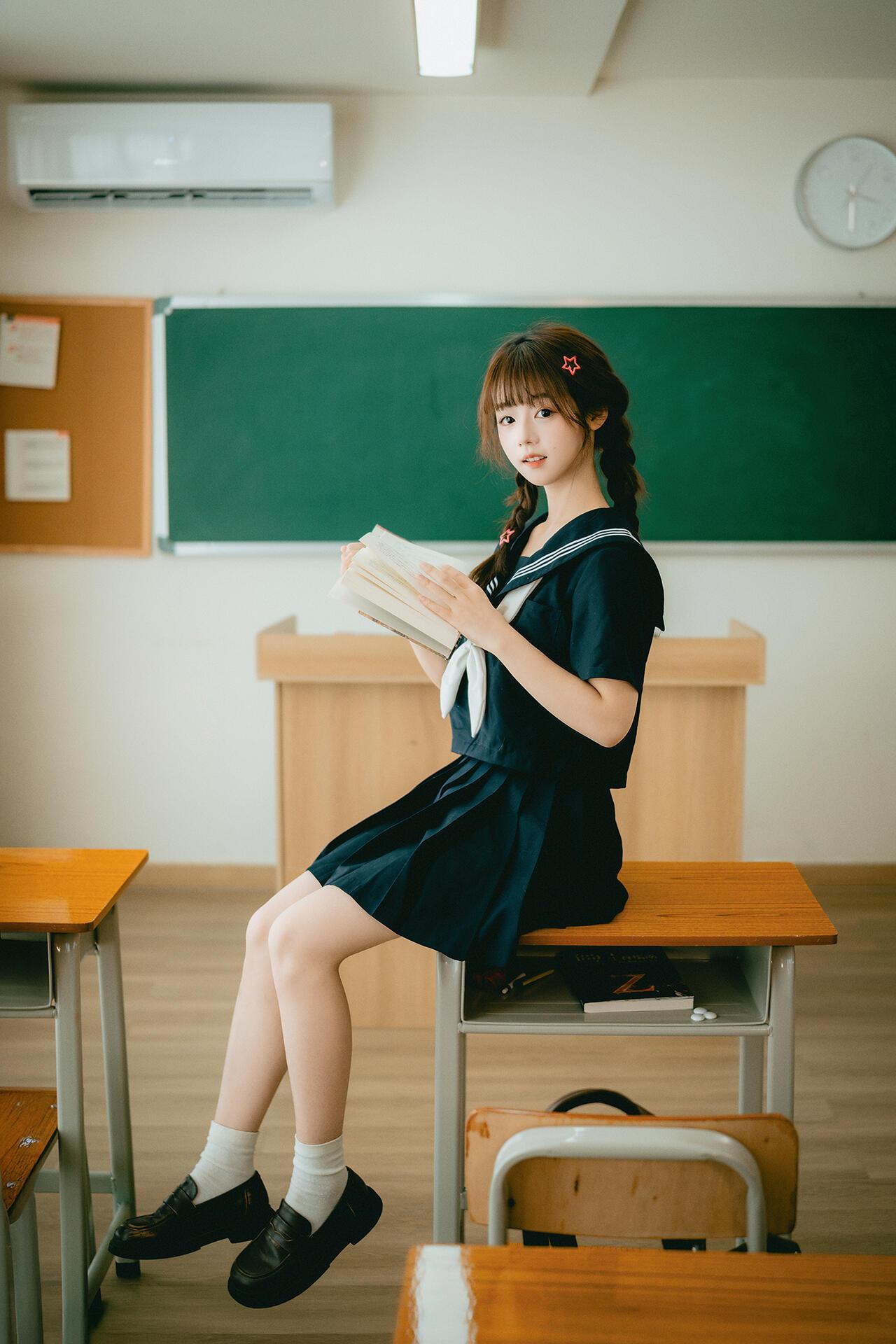 校园少女心，课间阅读时光📚✨甜妹