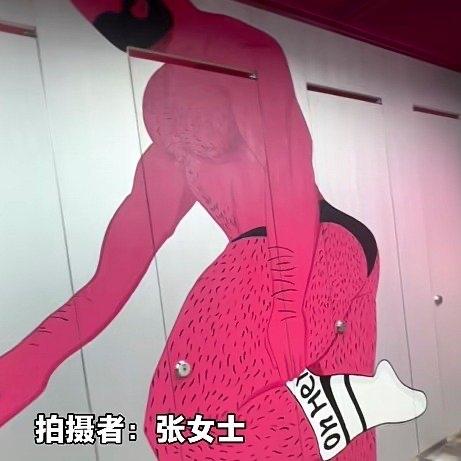 逛商场本来是件放松的事，谁也没想着上个厕所还能撞见让人浑身不舒服的东西。有姑娘进