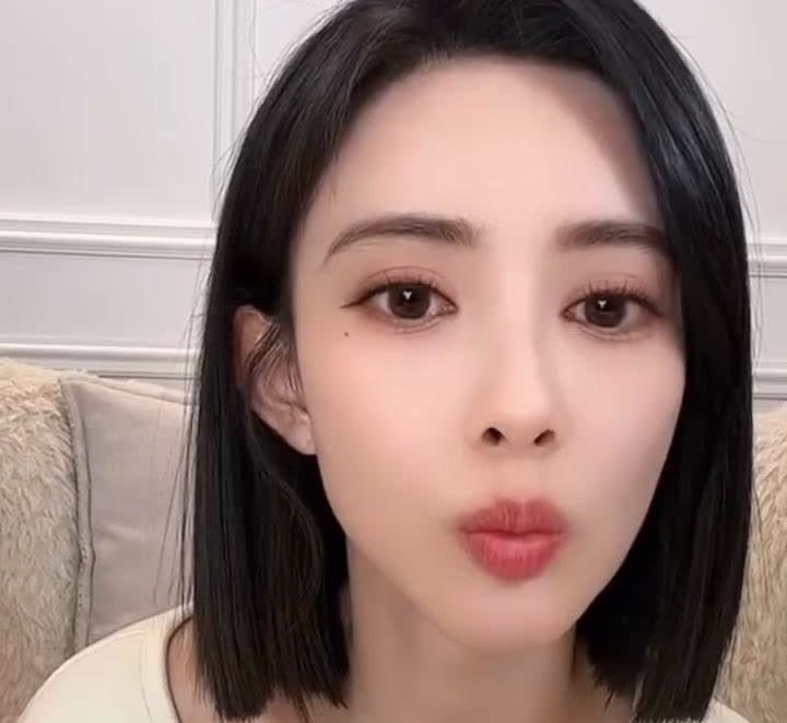 没想到巧克力塌房能塌上热搜第二。曾舜唏今天采访刚控诉孟子义的狗巧克力塌房了，