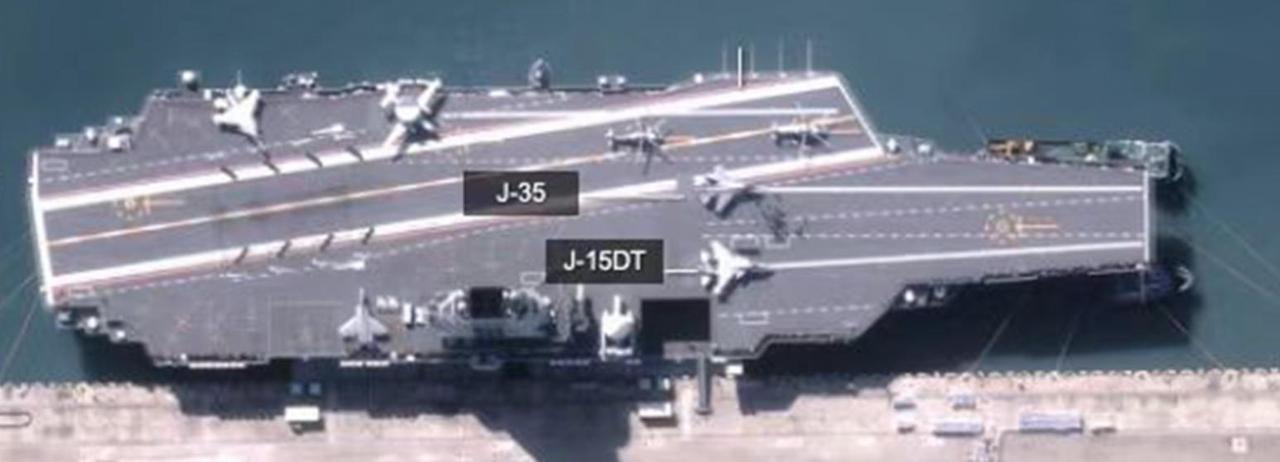 估计要来真的了，美国商业卫星发布照片显示，福建舰和山东舰同框靠泊。甲板上摆放了配