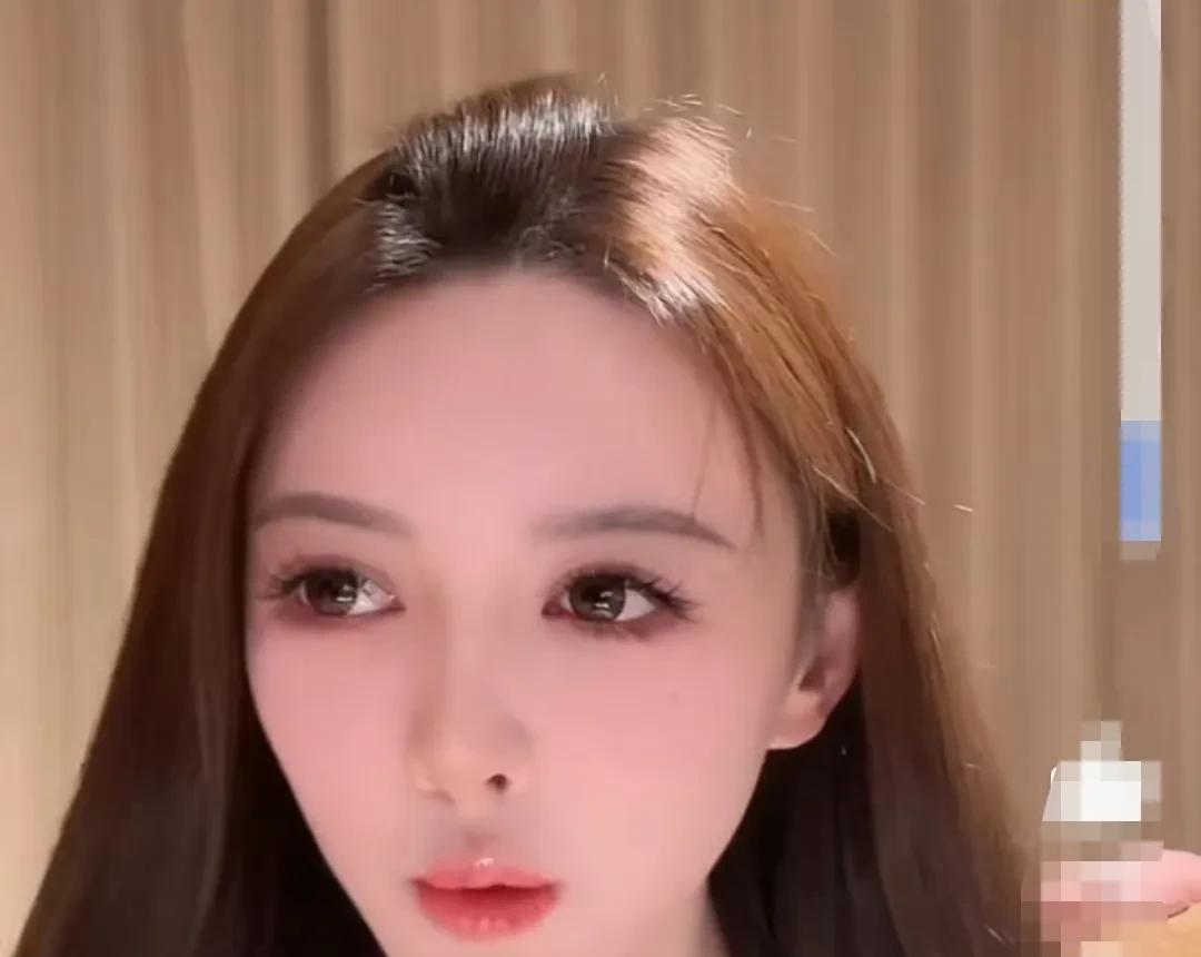 叶珂复出直播，虽然直播间人数高达10万。但是她和以前有2点不一样了。1：叶珂在