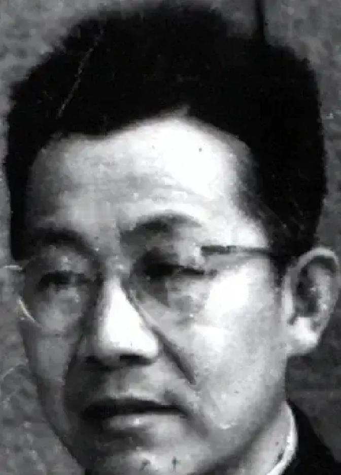 1949年北平解放第15天，国民党上将张荫梧被请去开会，半路发现不对劲：这不是去