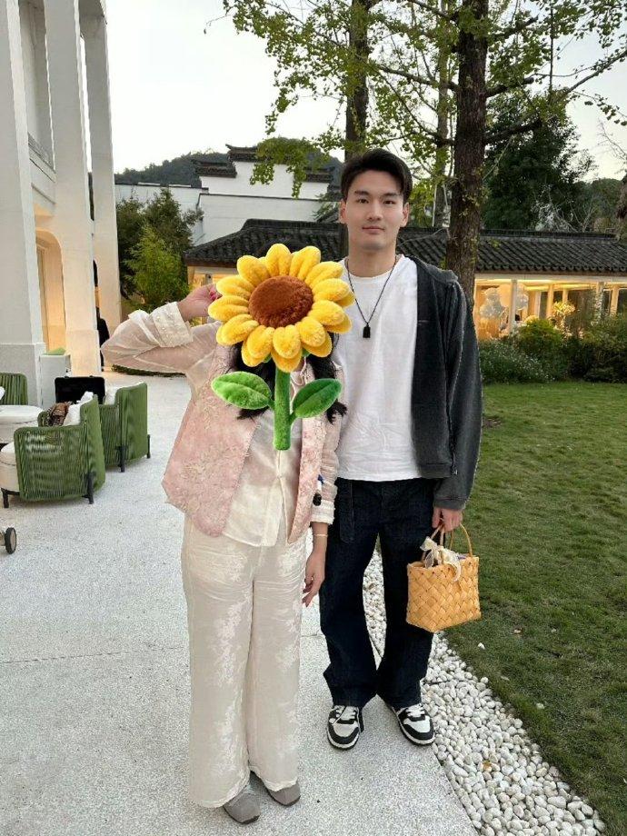 郑思维补办婚礼：赛场赢遍世界，今天把最温柔的仪式补给她从赛场上的并肩拼杀，到