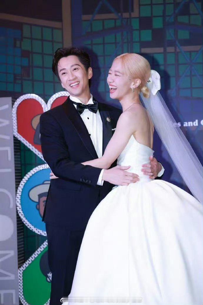 陈汉典lulu婚礼看婚礼照两个人笑得眼睛都没了，这溢出屏幕的幸福太甜了🍬