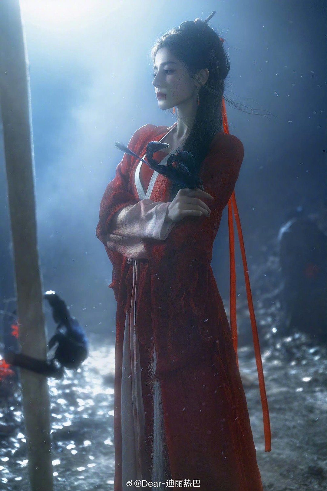 对着迪丽热巴这张脸说不出重话白日提灯本来还在生气，结果贺小小一抬头，那双眼睛一