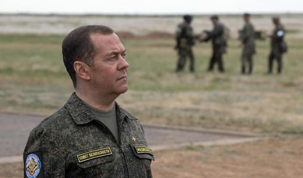 梅德韦杰夫：欧洲早就习惯了在主人的餐桌上混吃混喝4月21日，俄罗斯安全会议副