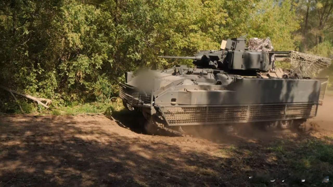🇺🇸🇺🇦美国M2A2BradleyODS-SA步兵战车首次出现在乌克