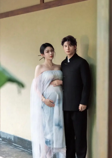 山东泰山陈蒲之妻孕期写真照中的1+1=4