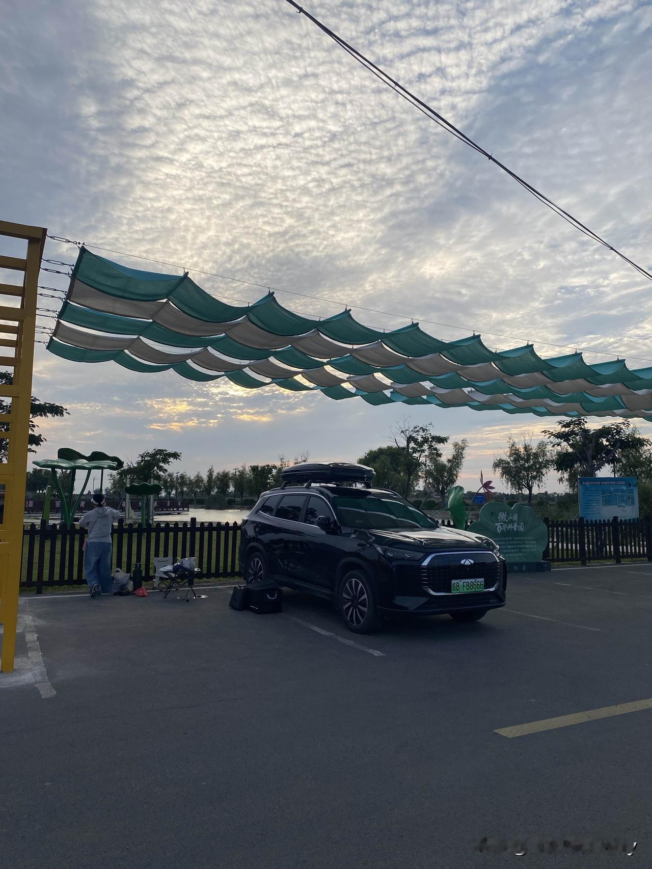 要说奇瑞最值得买的车，我首推我自己的坐骑——风云T8。它堪称全域自驾混动猛将。
