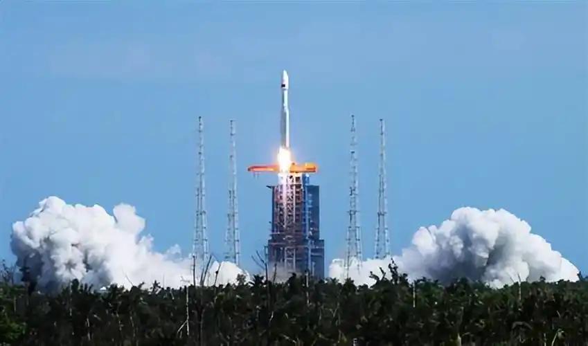 中国正式“开撕”马斯克？其实是海南商业航天开始按“发班表”干活了。海南商业航天