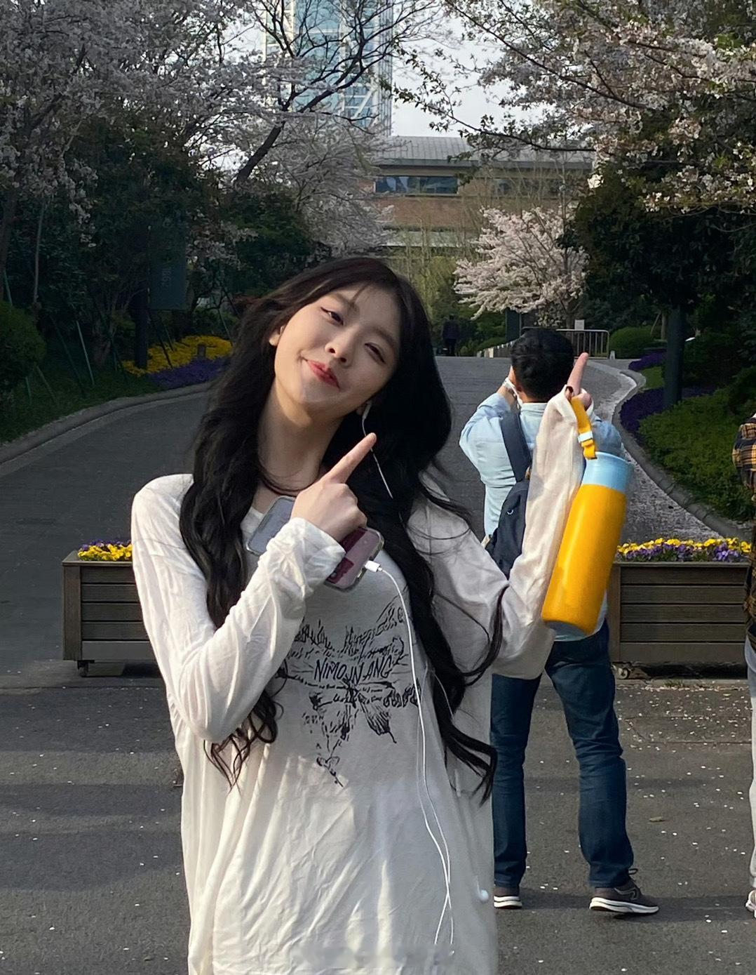 打无限乱斗认识了一个人，局内聊天很愉快，结束后他拉我继续打了几把，都挺快乐的。打