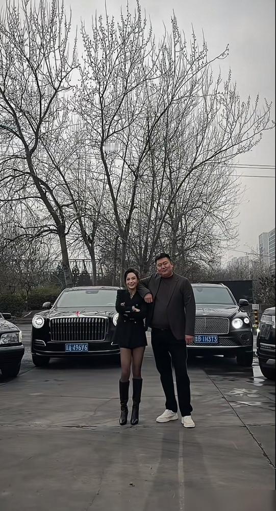 石家庄那个“贷款王”张晓民，开着大红旗到处晃，很多人看着眼馋。这车是租的还