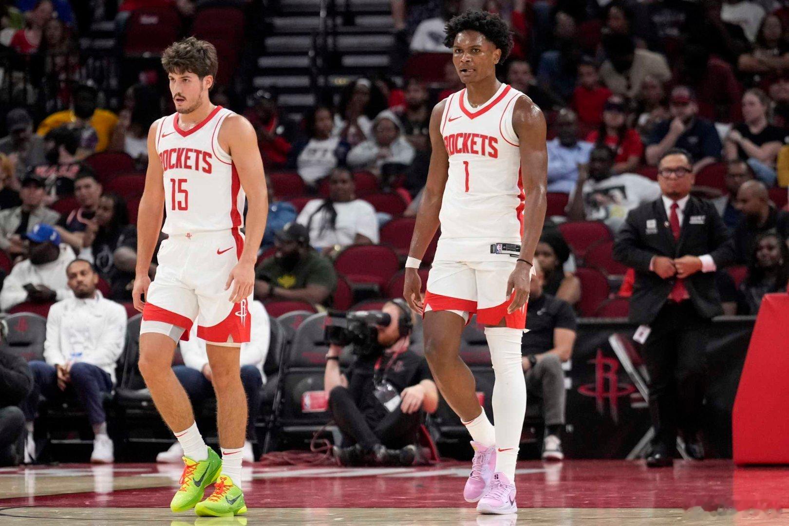 据勒娜报道:火箭队已执行阿门-汤普森1230万美元与里德-谢泼德1110万美元的