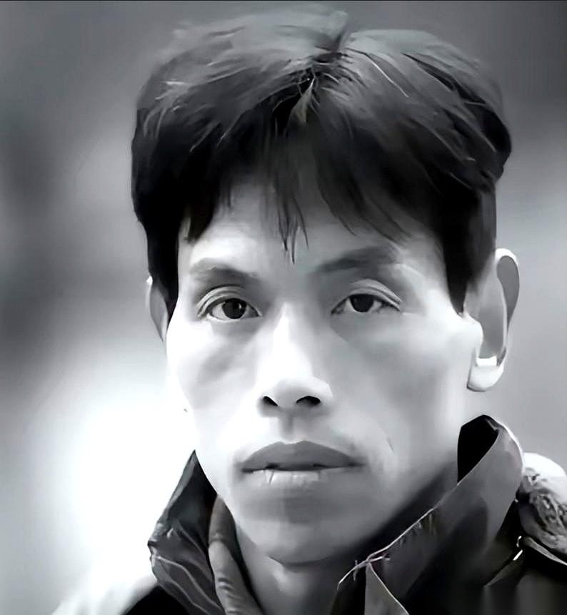 一个男人，十年，不干活，不种地，就把自己关在猪圈旁边画画。老婆孩子快饿死了，全