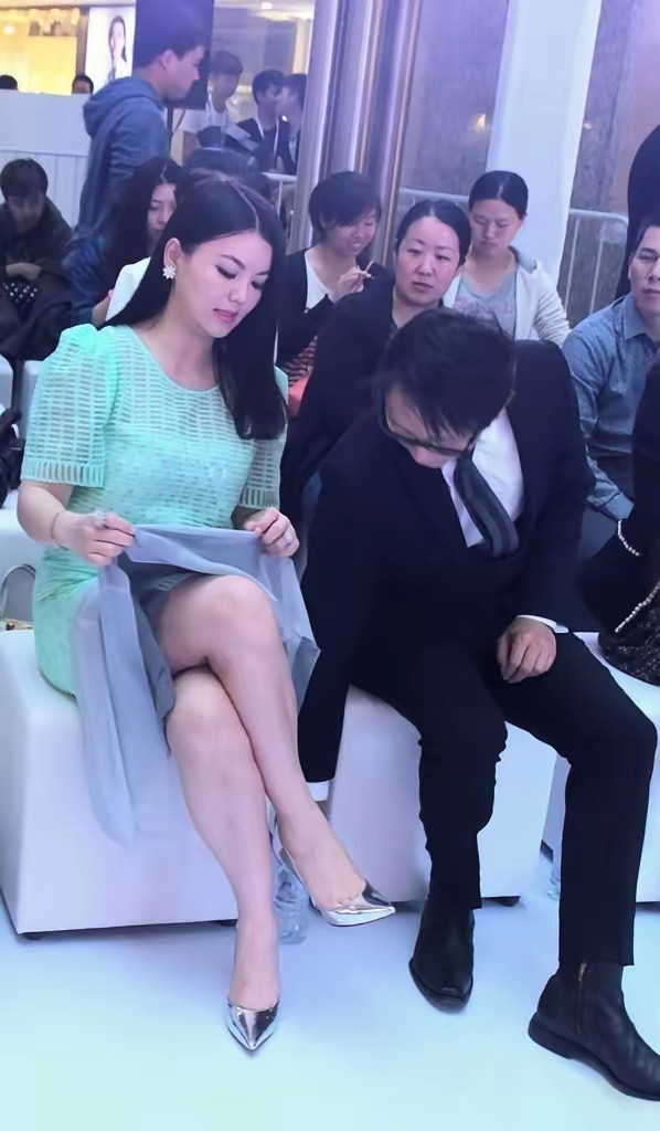 她主持节目還是很不錯的[赞]那时候胖归胖，总体还不错。李湘年轻的时候漂亮性感撩人太刺激了[赞][赞]