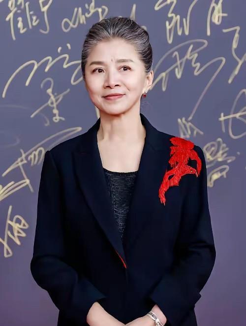 抱歉，杨幂，这次的“视后”真不是你。肖战也一样，他甚至都不是今年人气最高的那个