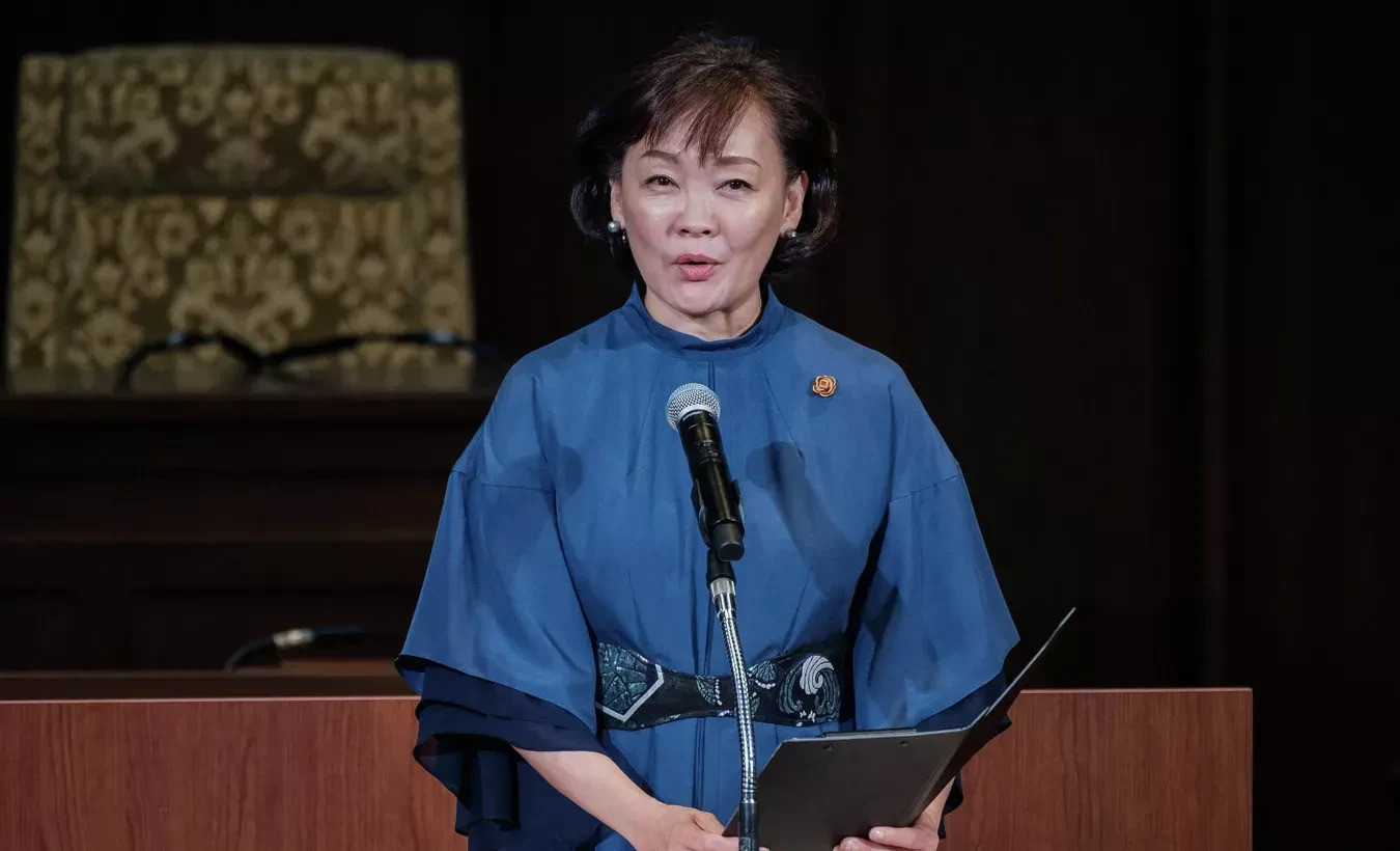 媳妇去看安倍，普京亲自接待普京突然见了个“特殊人物”，消