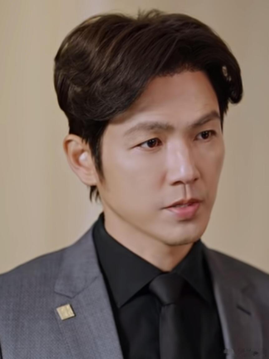 在《蜜语纪》里，钟汉良饰演的纪封一句话，堪称精神内耗的“解药”。剧中，大明星乔菲