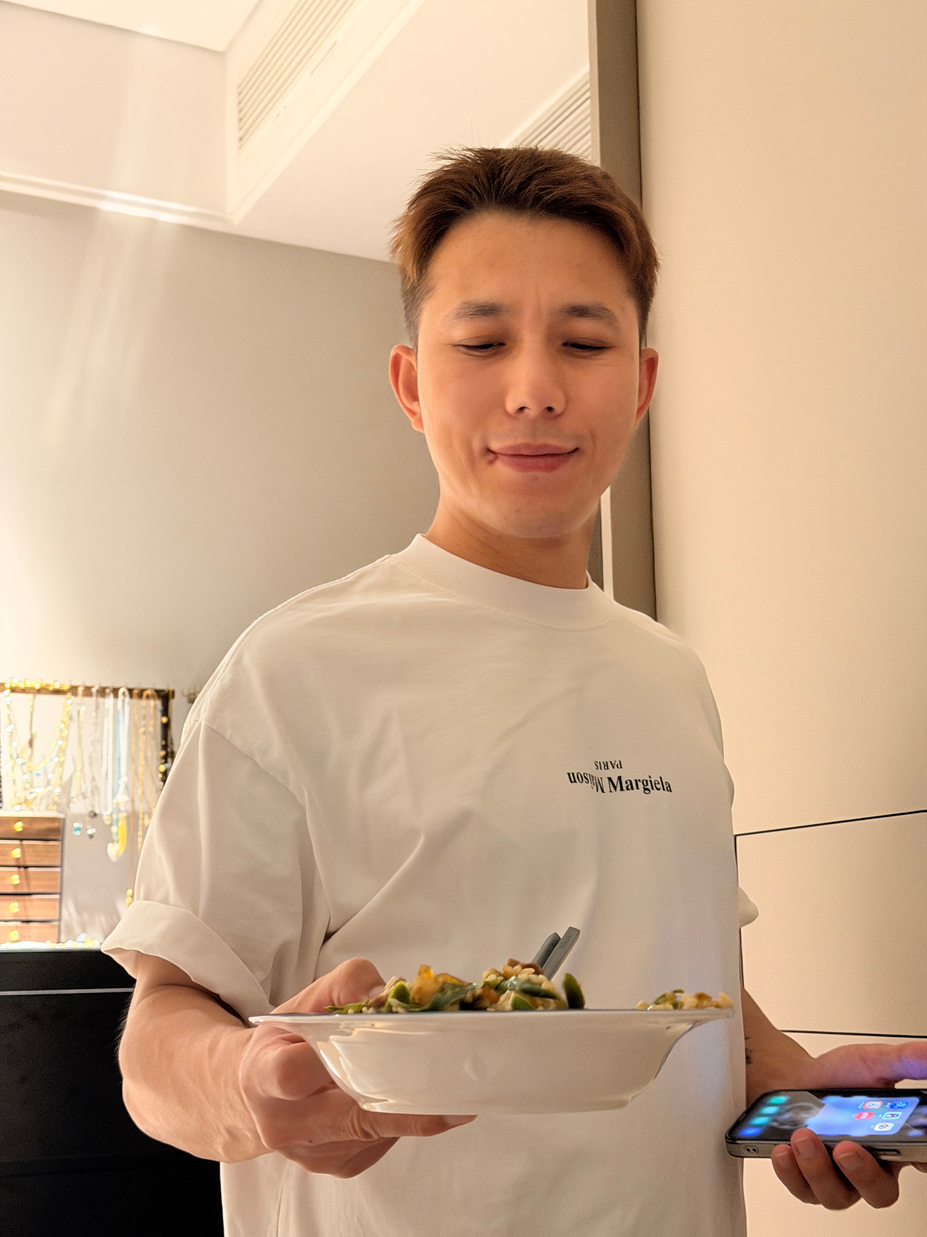 我服了….大半夜都快三点了，他整这么一碗炒饭，谁顶得住？？？？？？？？？？我