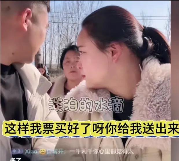 阿杜他妈突然说要一个人坐高铁去山东，整得阿杜两口子都懵了。老太太早上拎着塑料袋