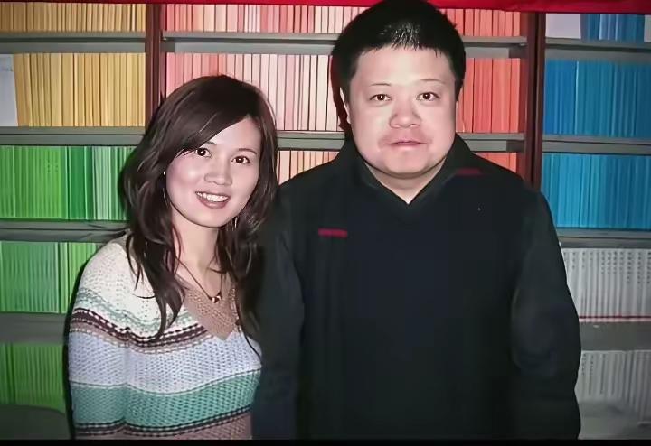 马东的老婆彭小盛是湖南长沙人，曾是湖南卫视《有话好说》的编导，马东当时正是这个节