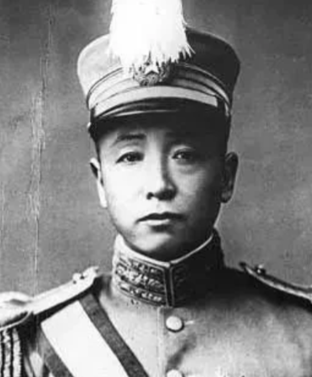 当年，张作霖手底下只有不到100人，他与巨匪海沙子狭路相逢，当时对方有几百人，张