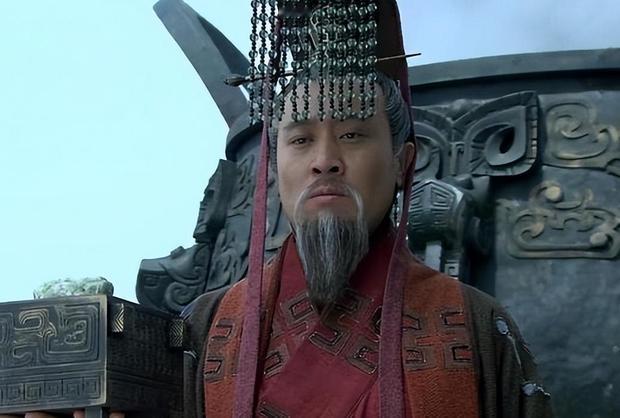 提起刘备，大家第一反应可能都是“仁义之君”。当年被曹操追着跑，他带着十几万百姓一