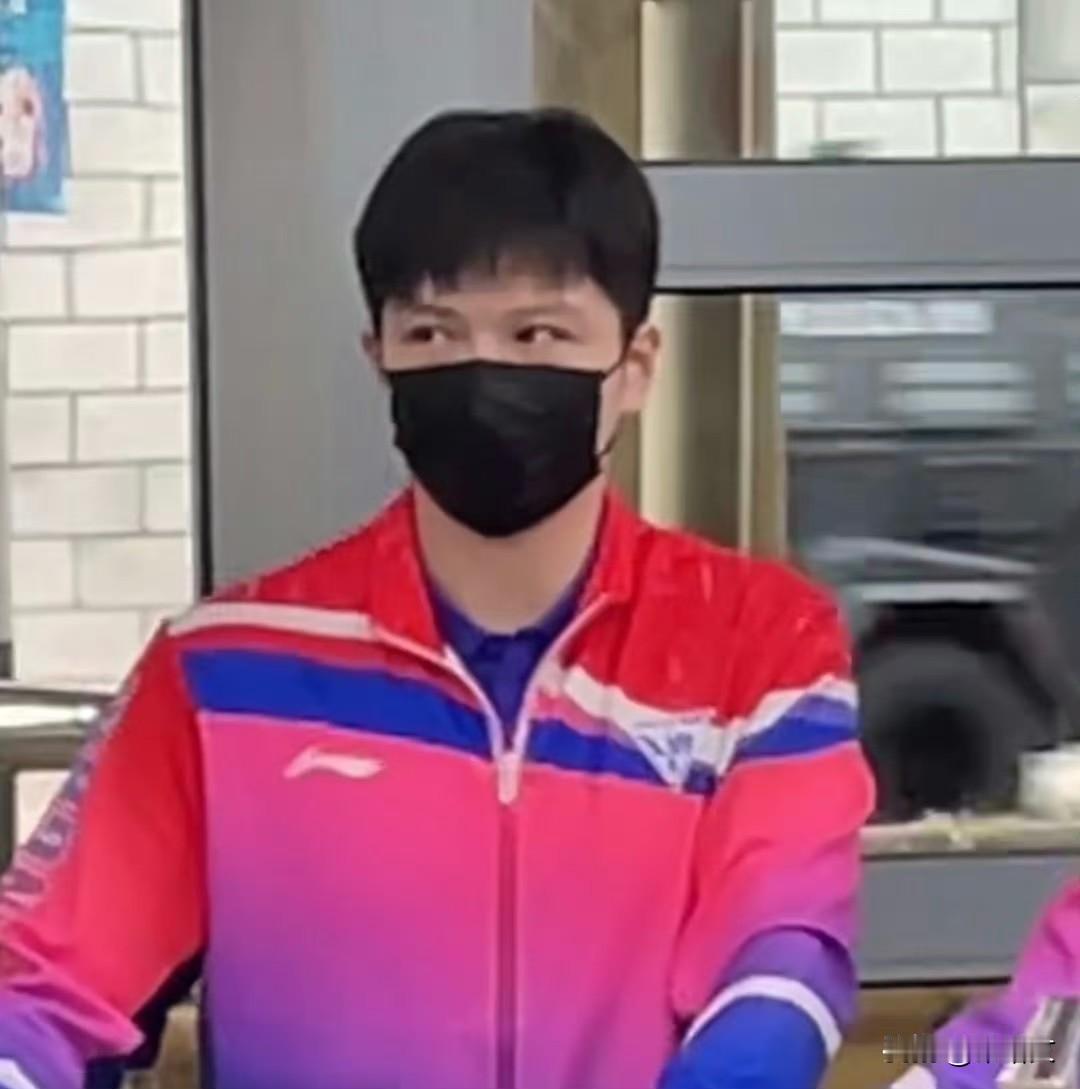 樊振东瘦到下颌线锋利！巴黎“减肥营”后，全运会又瘦一圈还记得那个总被调侃“