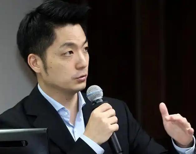 蒋万安今天直接把话撂下了。他当着媒体的面斩钉截铁地表示，自己绝对不可能去选下一任