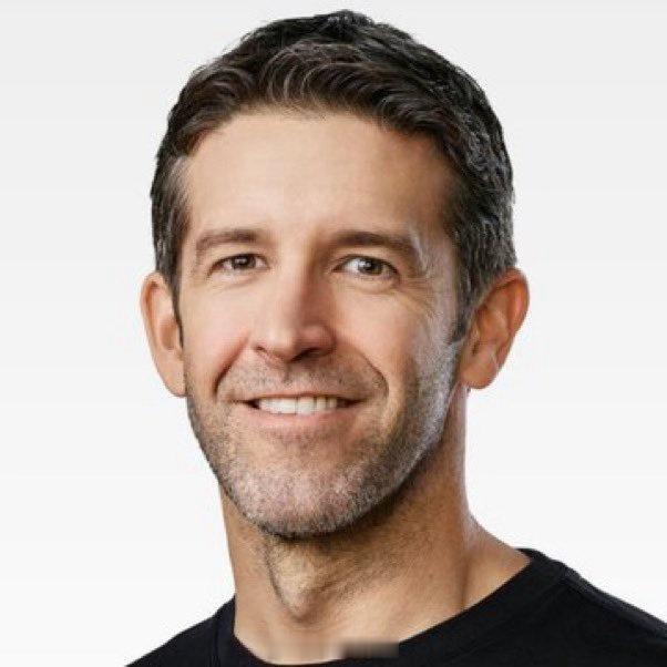 苹果新任CEO、此前硬件工程负责人JohnTernus在对员工讲话时表示，