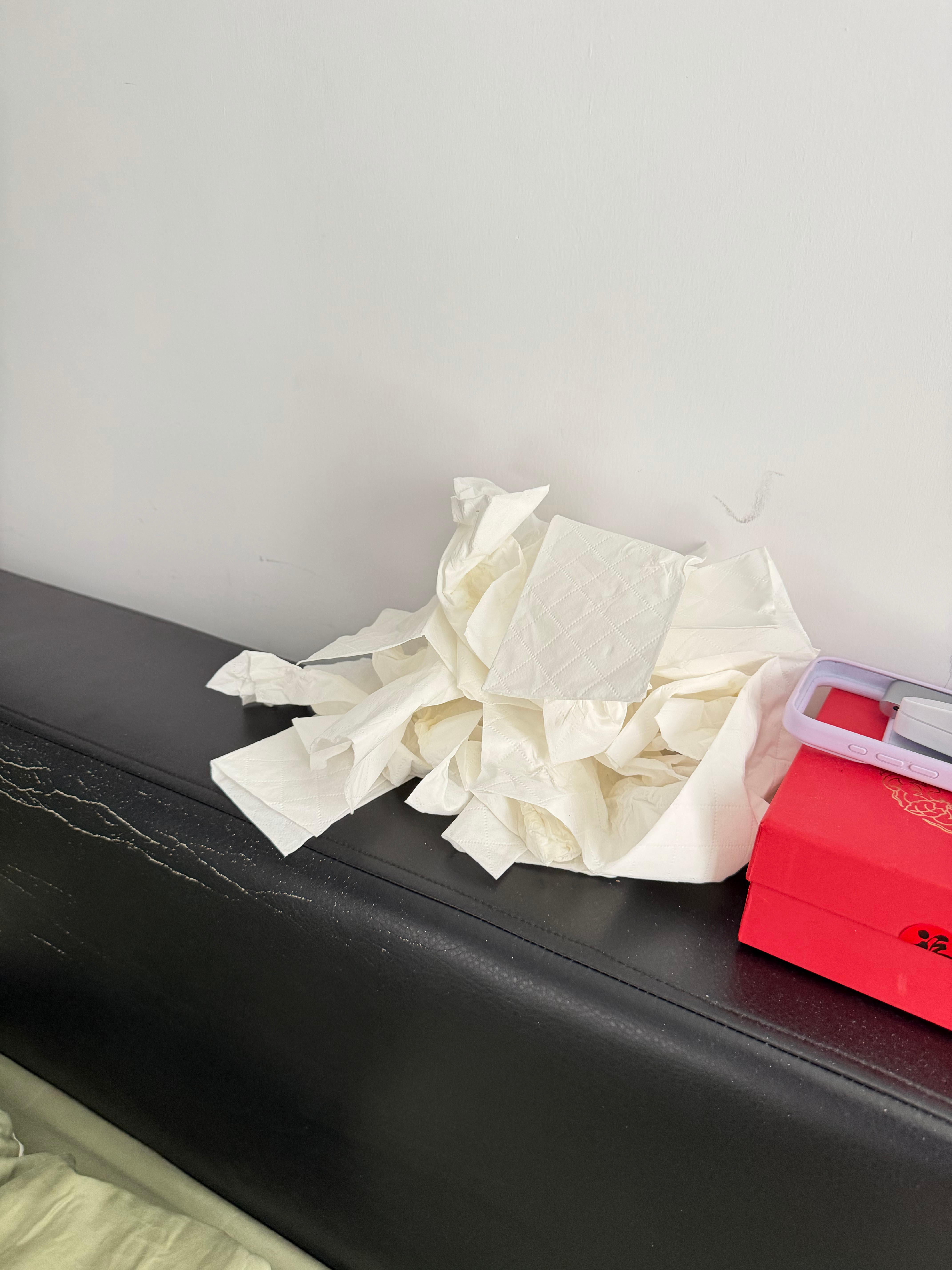 不知道中了哪个毒株，鼻炎也跟着犯了。难受了一整晚