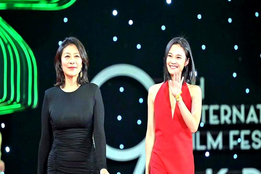 不知道你发现没？优秀的演员从来都很低调。岳红老师就在新剧里把那股子生活气