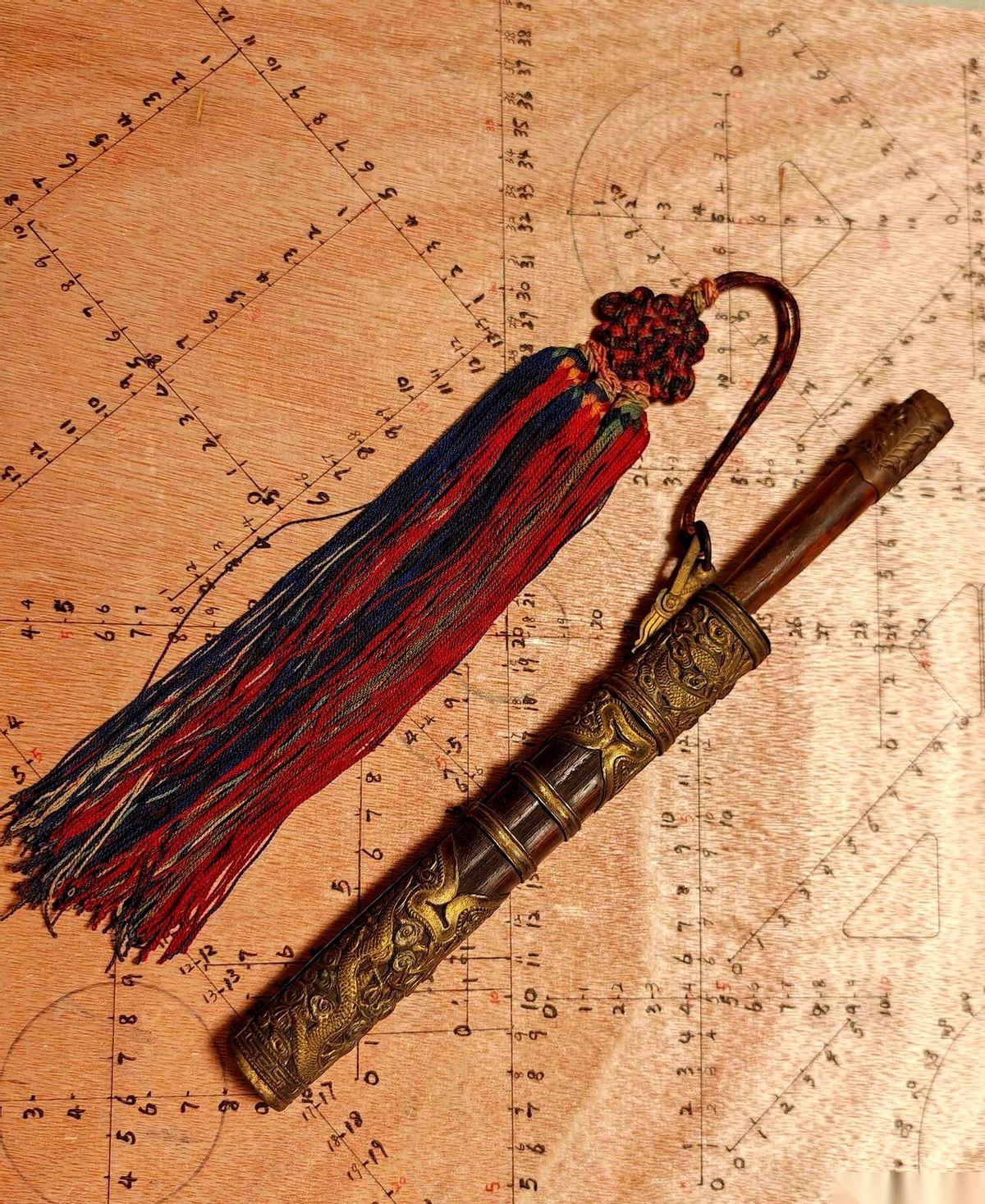 我真没开玩笑。就这几样东西，我拿到办公室，问了一圈95后、00后的小孩儿。猜