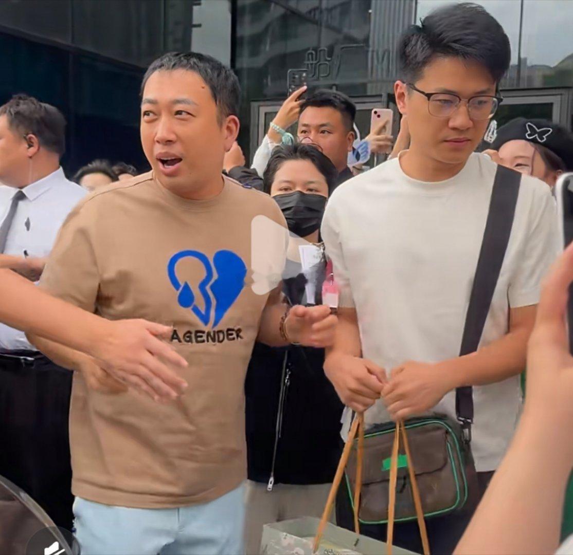 吃瓜不信瓜等官宣🍉1.肖战主演的谍报上不封顶预计10月左右播出，作为献礼大