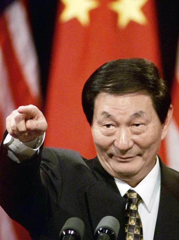 朱镕基看《焦点访谈》：记者不要当裁判1998年4月13日晚上，中央电