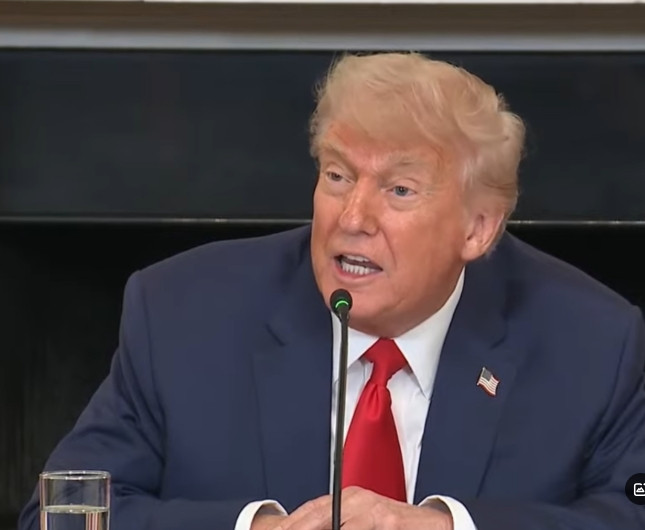 特朗普终于露出了真面目，加大了对乌克兰的军援。但中国不会坐视俄罗斯被美欧击败。所