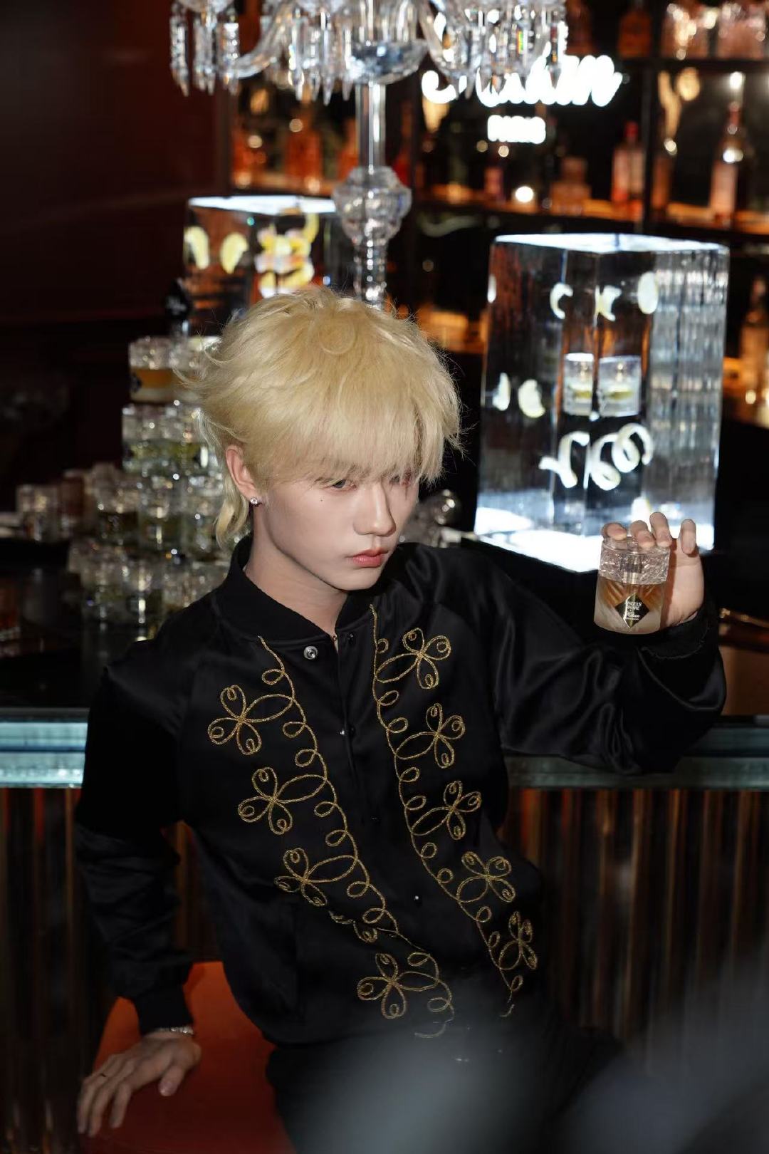 张子墨摄影师原图直出张子墨摄影师原图张子墨帅的不管死活..