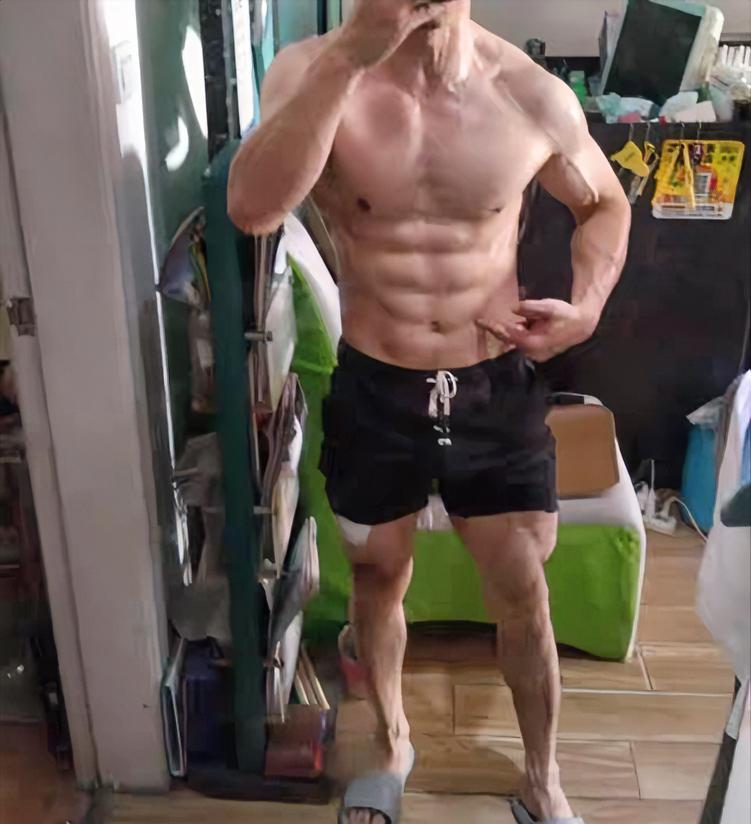 我真是发现，一旦喜欢上了健身，一旦喜欢上了练肌肉，就像一个上了发条的机器人