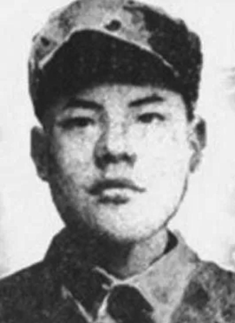 1943年，石嘉植被俘，面对日军的美人计，他不上当。谁知日军送来的女子却跪在地上