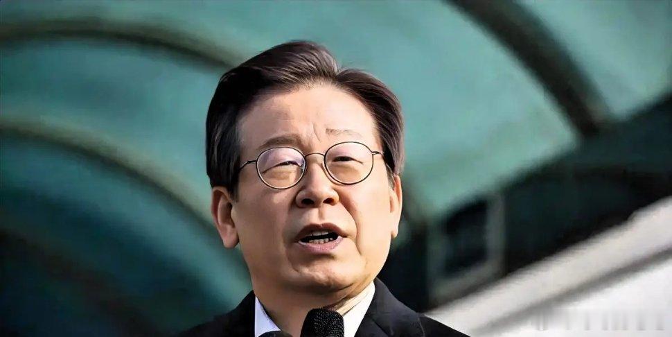 李在明那句“连自己名字都有人认不全”，听着像玩笑，其实挺扎心韩国现在最拧巴的，不