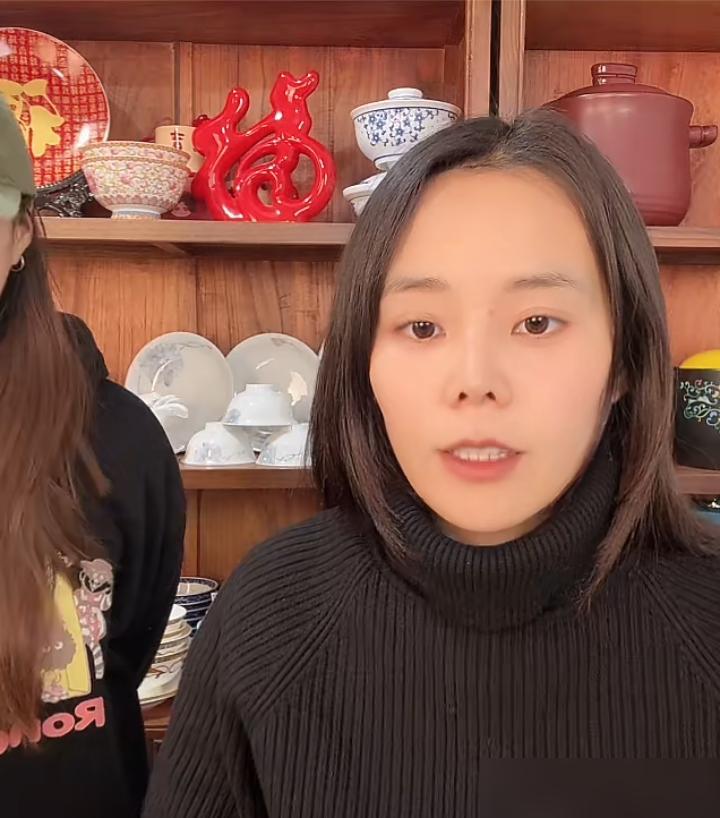 熊磊今天终于不忍了，在直播间说我吃我老公的，喝我老公的天经地义！当时她正带着