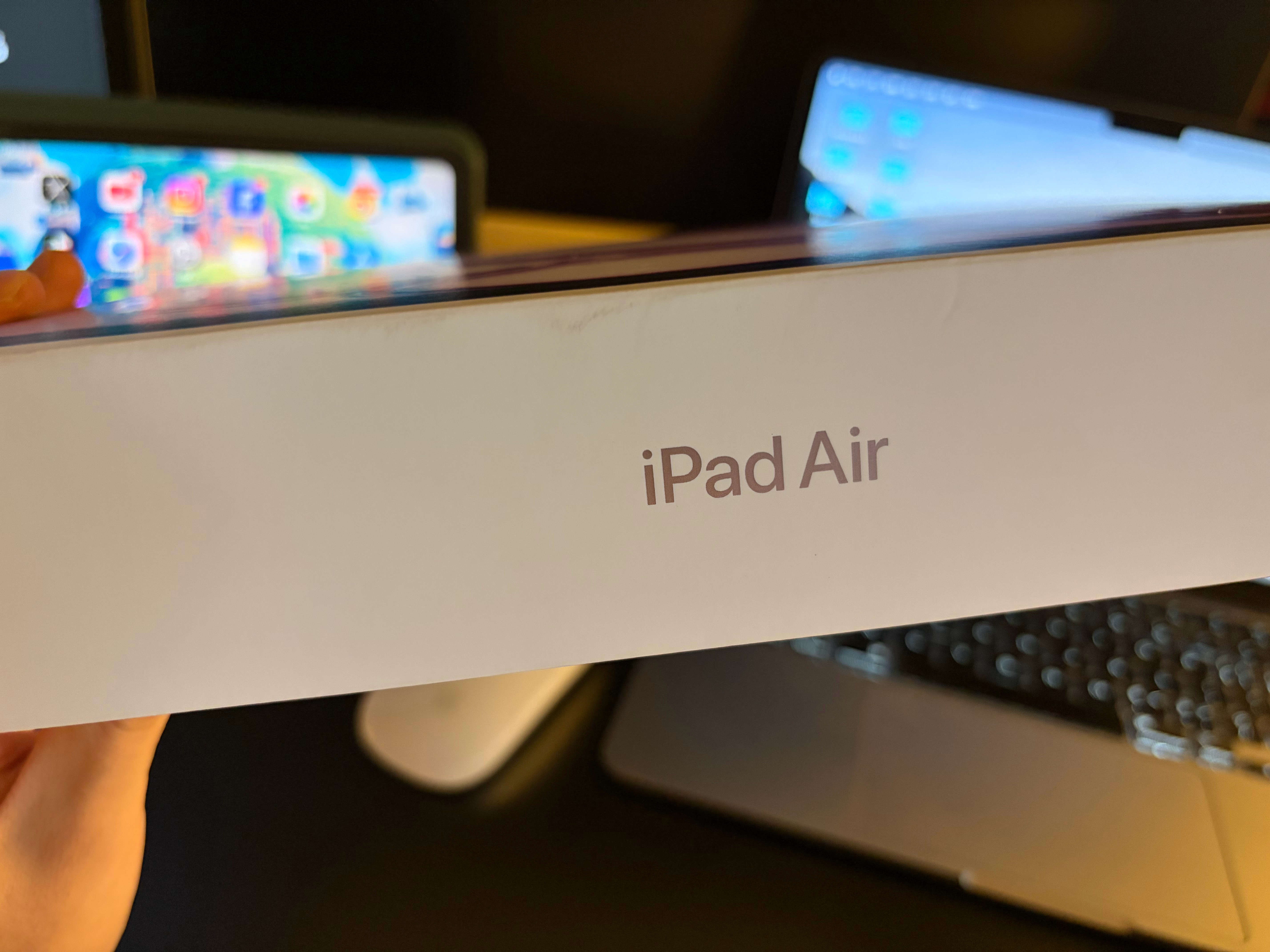 最新款Air全家福到齐了MacBookAir+iPhoneAir+iP